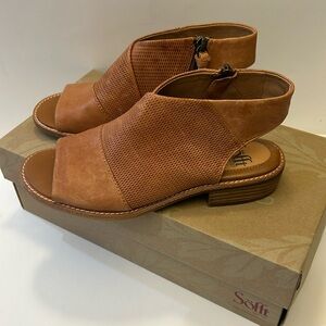 Sofft ankle sandal with zipper brown size 6